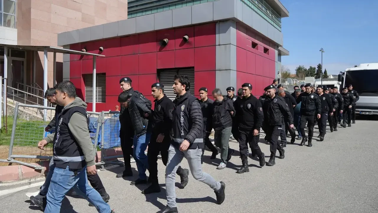 Yedi üniversite bitirdi, kadro alamayınca 'İntikam' için dolandırıcı oldu! Meslektaşlarını 521 milyon TL dolandırdı