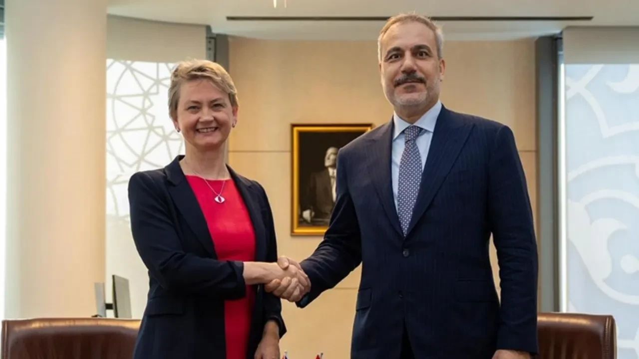Bakan Hakan Fidan, İngiliz mevkidaşıyla görüştü! Görüşmenin ayrıntıları netleşti