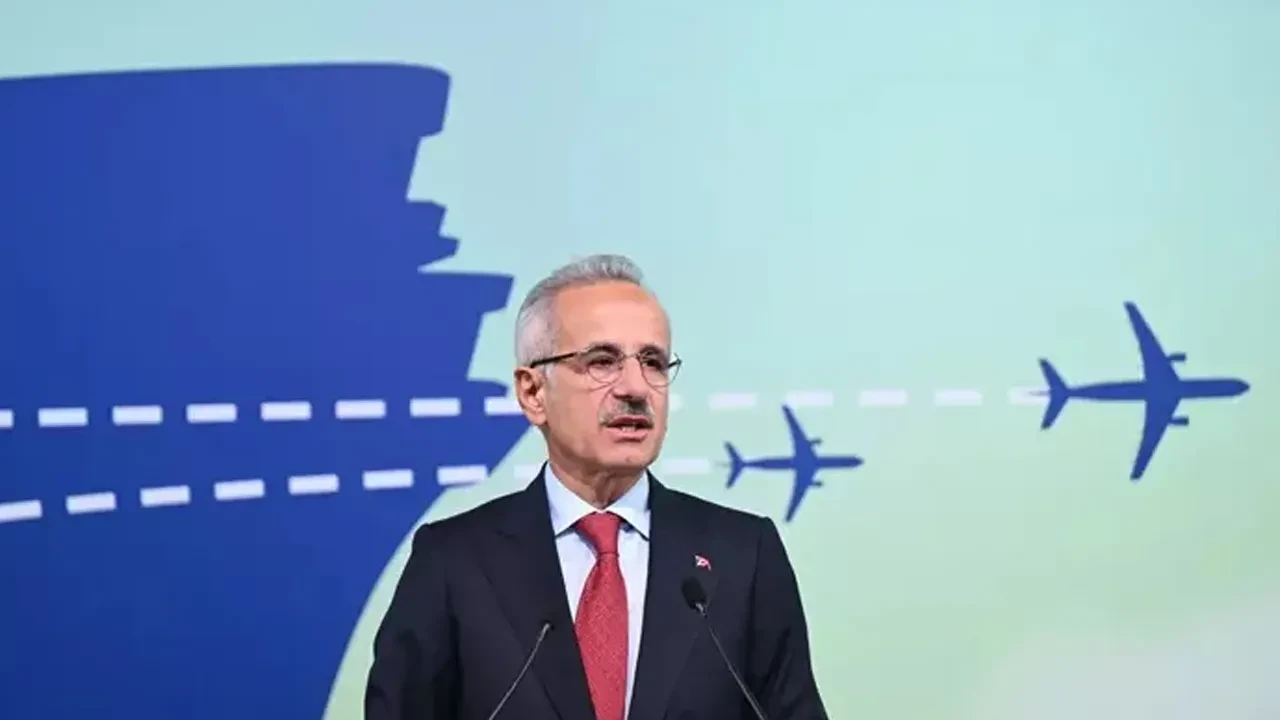 Bakan Uraloğlu duyurdu! Havalimanları 3 ayda yaklaşık 50 milyon yolcu ağırladı