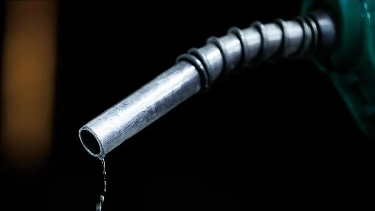 Benzine motorine zam var mı? 8 Nisan bu gece mazota zam beklentisi var