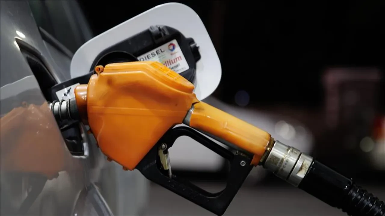 Benzine motorine zam var mı? 8 Nisan bu gece mazota zam beklentisi var