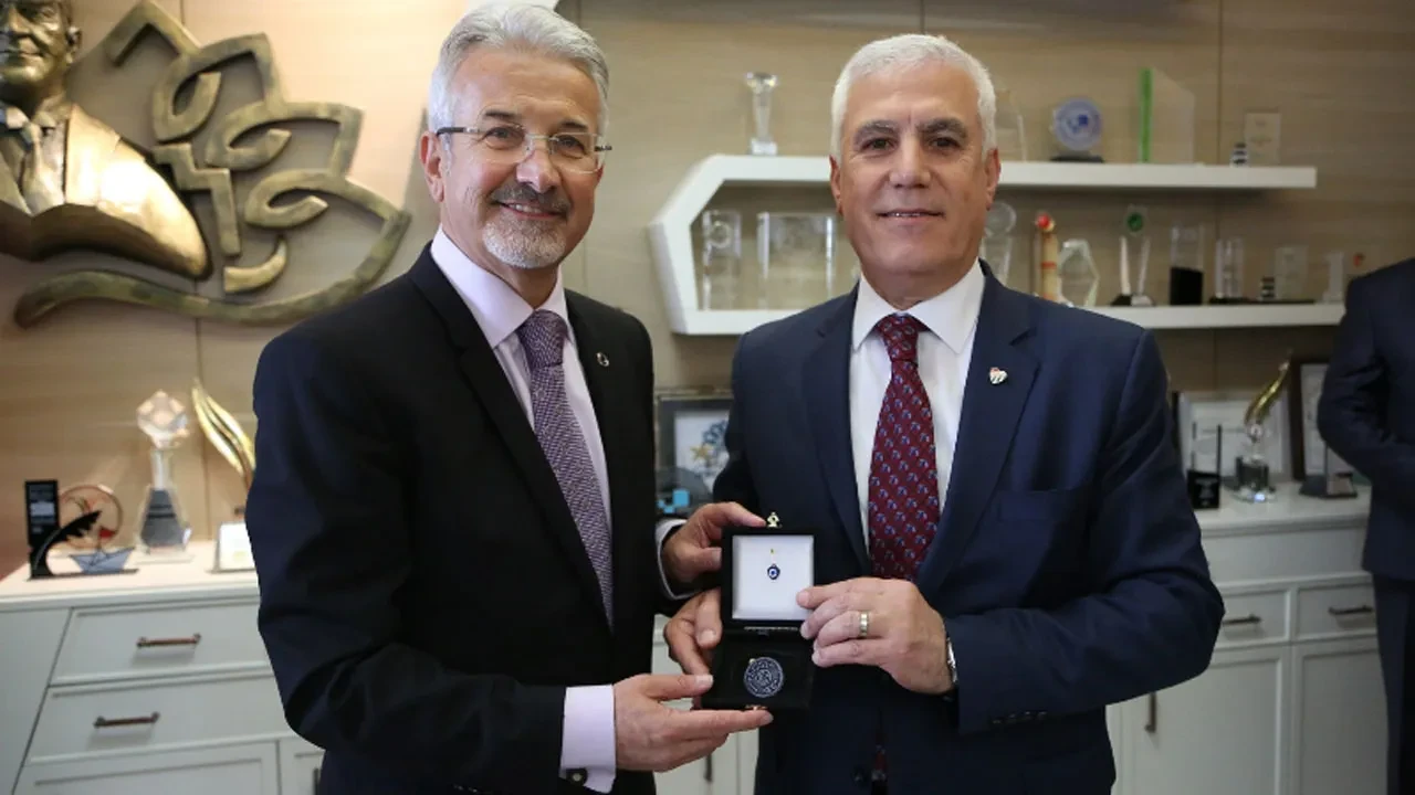 Bursa'da rüşvet çatlağında yeni şok: Bozbey suçu yardımcısına attı, Turgay Erdem'in savunması pes dedirtti