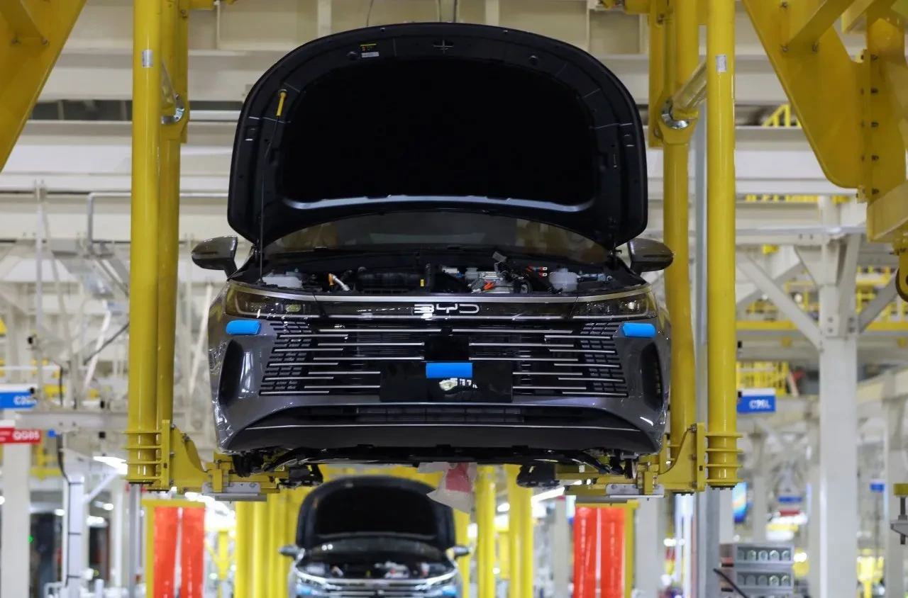 BYD fabrikasında işçilere yapılanlar kan dondurdu! Marka cezasız kalmadı