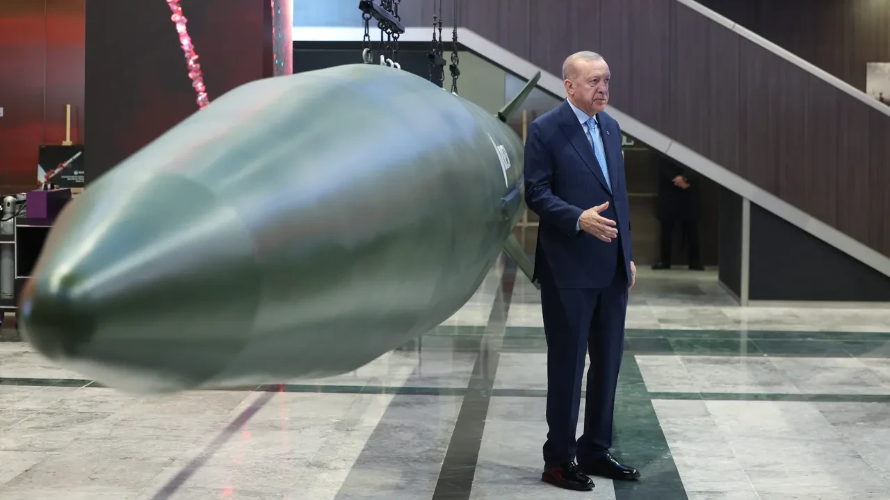 Cumhurbaşkanı Erdoğan'dan ROKETSAN tesisinde 'güven' pozu! 