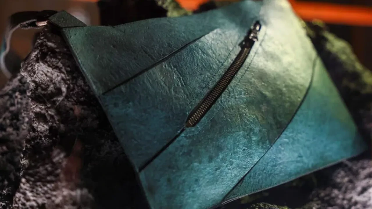 Dinozor fosilleri kullanılarak çanta tasarladırlar! Açık artırma 500 bin dolarla başlayacak