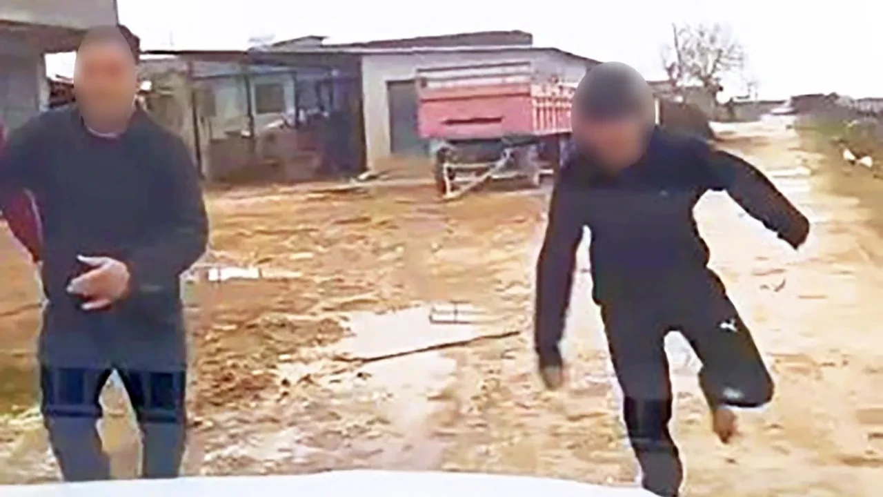 Harran'da kaçak elektrik denetimine taşlı sopalı engel! Saldırı anı kamerada