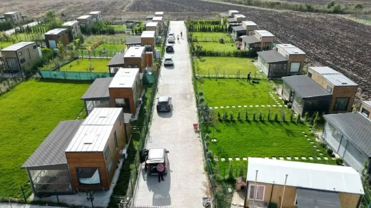 Hobi bahçeleri yıkılacak mı ne olacak? Tarlaya yapılan evler son gelişme