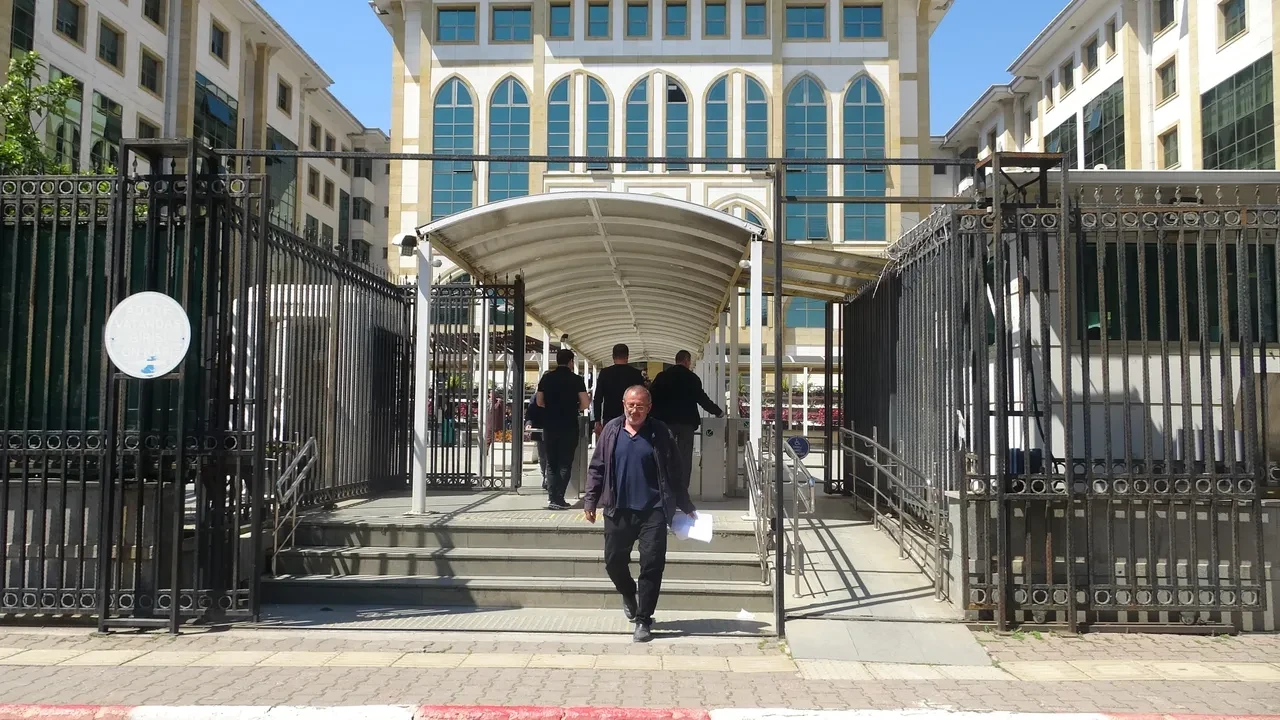 Kendini bulmak için dava açtı! 60 yıldır yaşamadığı kalmadı