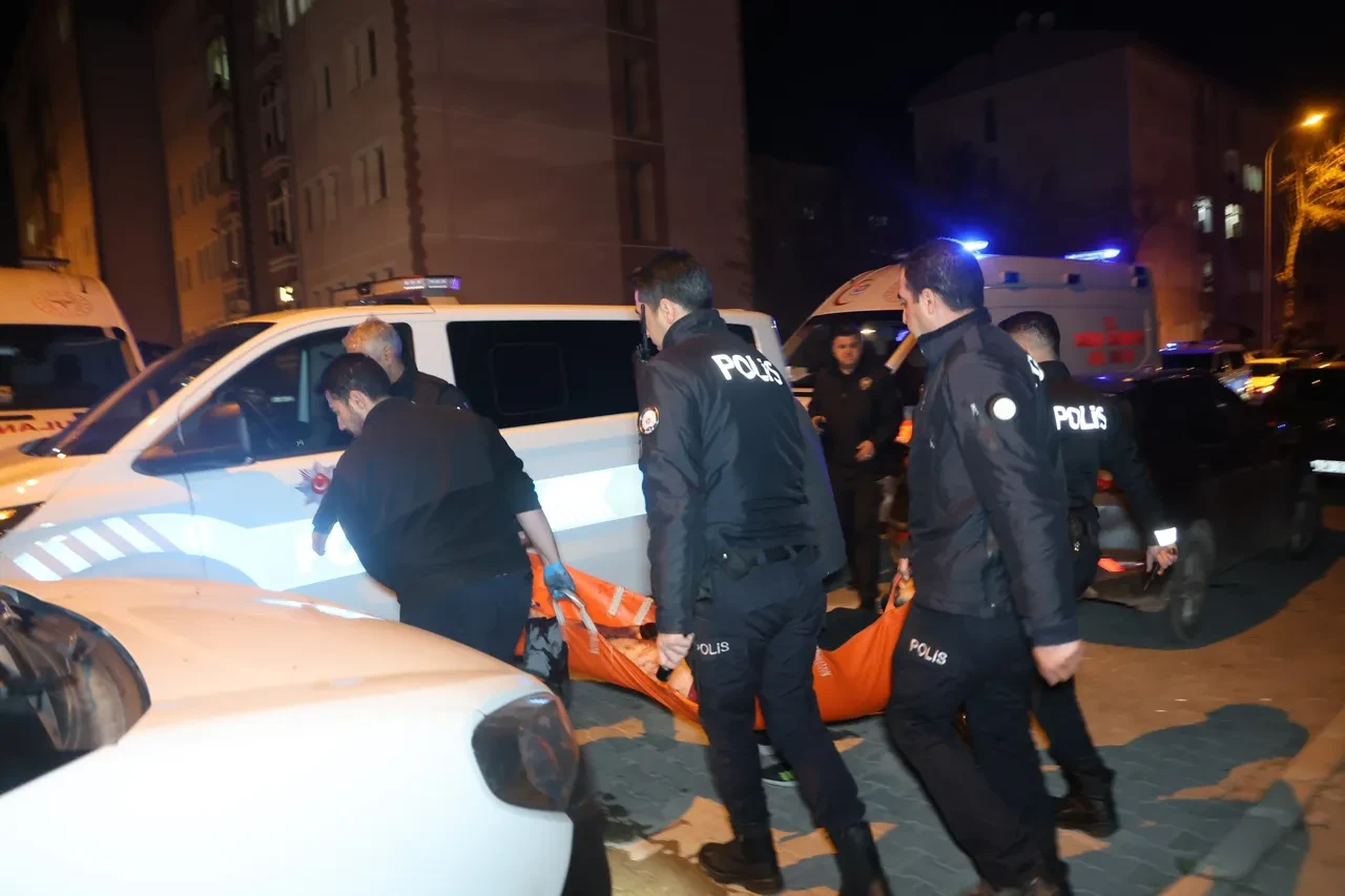 Nevşehir'de şaşkına çeviren kavga! "Bu parkın lambası niye yanmıyor?" diyerek birbirlerine girdiler