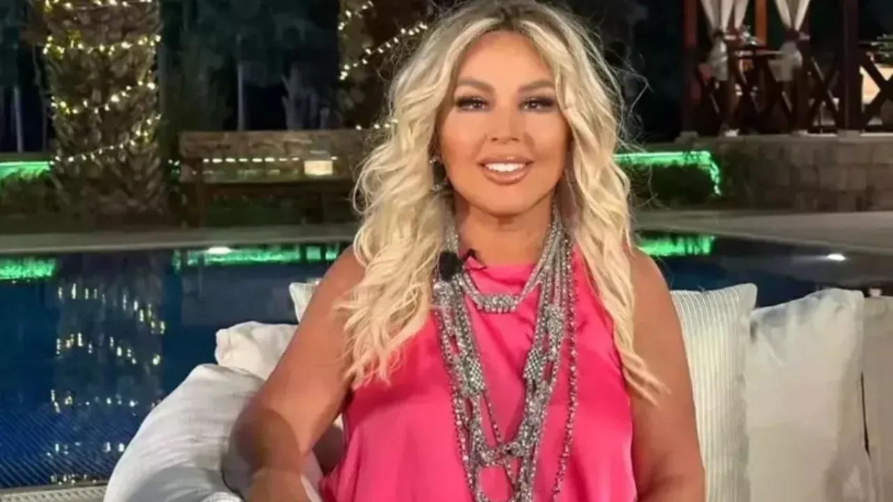 Safiye Soyman komple yüzünü değiştirdi! Önce gıdığını aldı sonra gerdirdi sonra kaldırdı