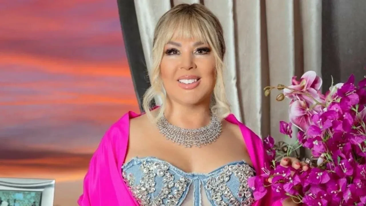 Safiye Soyman komple yüzünü değiştirdi! Önce gıdığını aldı sonra gerdirdi sonra kaldırdı