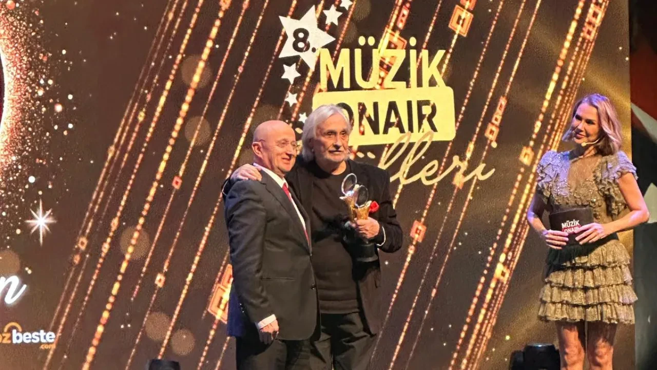 Sanat dünyası bu gecede buluştu! 8. Müzikonair Ödül Töreni’ne yıldız akını