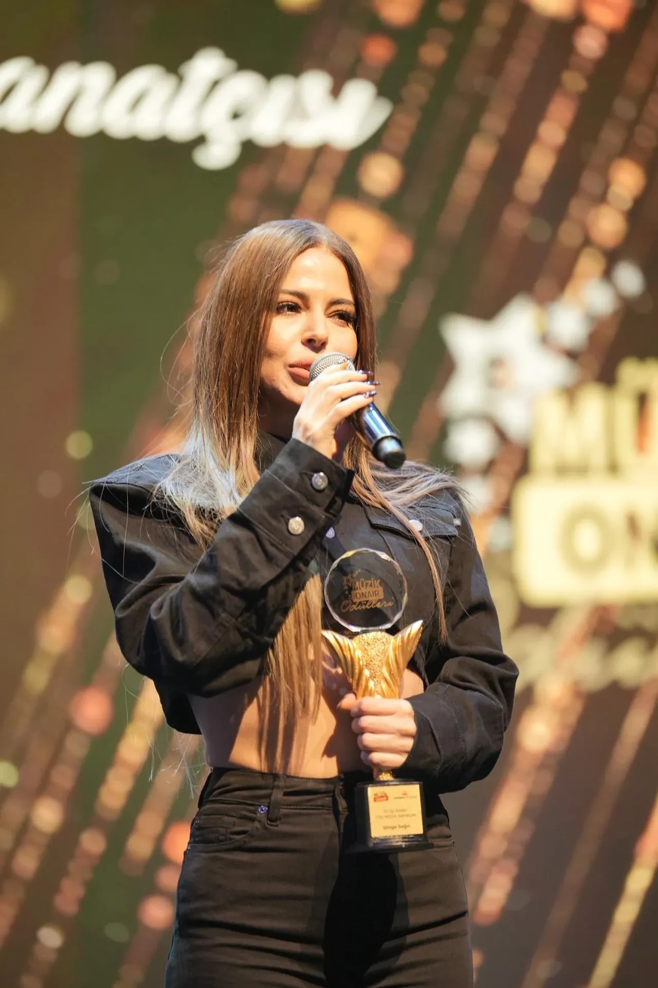 Sanat dünyası bu gecede buluştu! 8. Müzikonair Ödül Töreni’ne yıldız akını