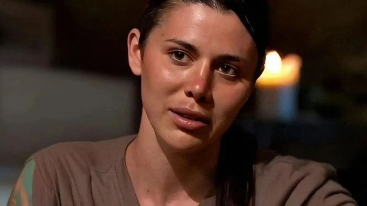 Survivor 2026 Nefise Karatay’ın Murat Boz çılgınlığı devam etti! Birleşme partisindeki detaylar