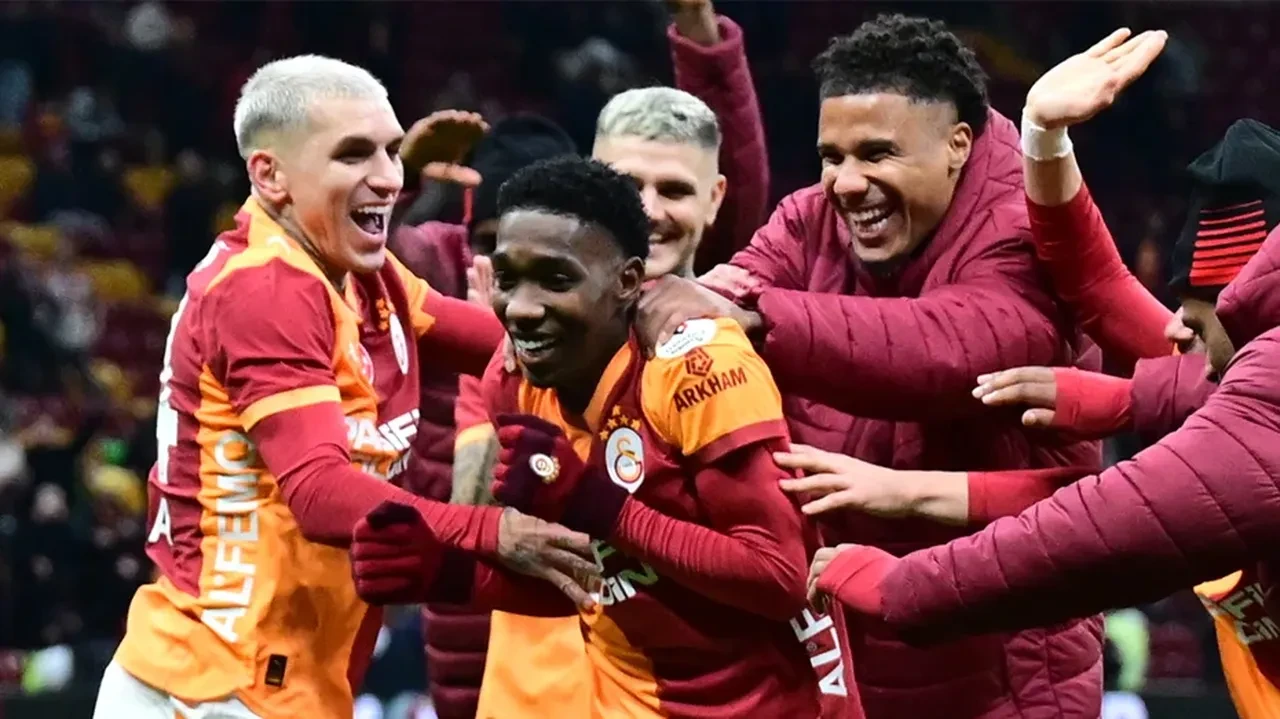 Trabzonspor maçı sonrası ayrılık kesinleşti! Okan Buruk kararını verdi: Yıldız isimle yollar ayrılıyor