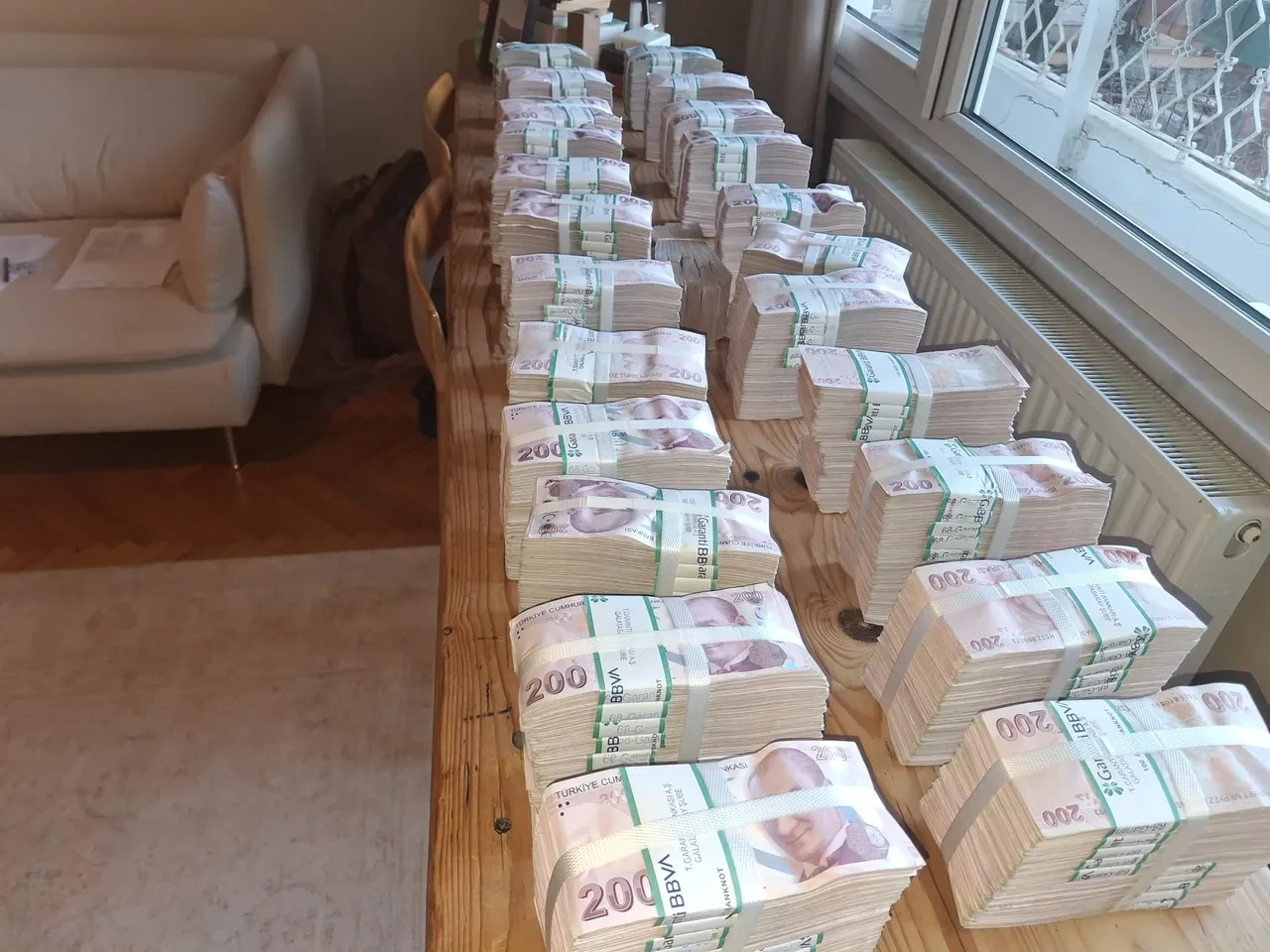 Üsküdar Belediyesi'ne operasyon! Valizlerden balya balya para çıktı: Çok sayıda gözaltı var