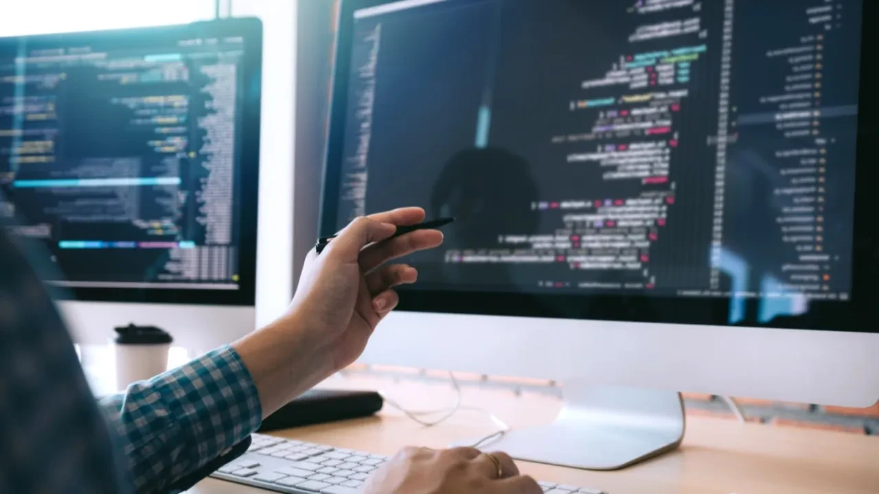 Yapay zeka işsiz bırakacak deniyordu: Şimdi personel bulunamıyor