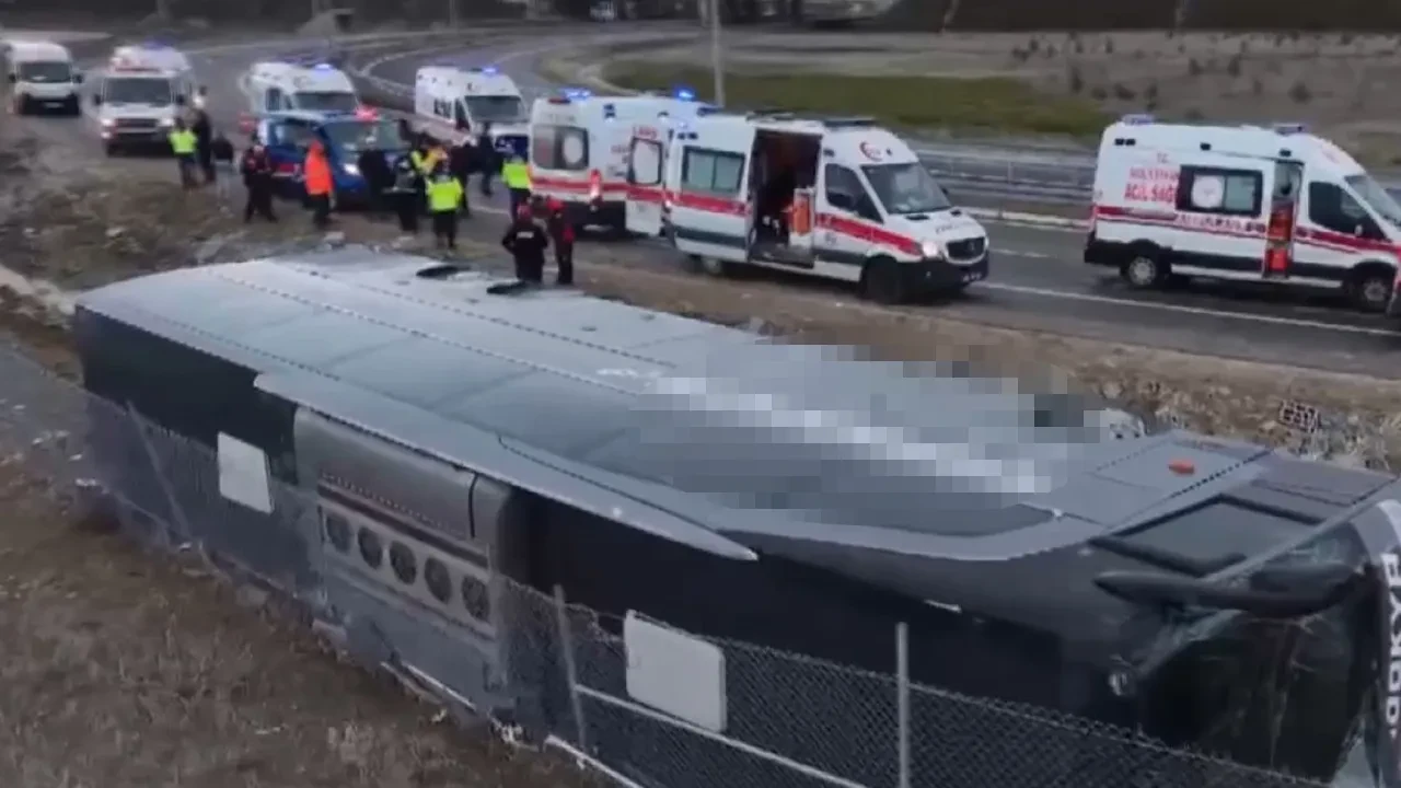 Aksaray'da feci kaza! Yolcu otobüsü şarampole devrildi: Çok sayıda yaralı var