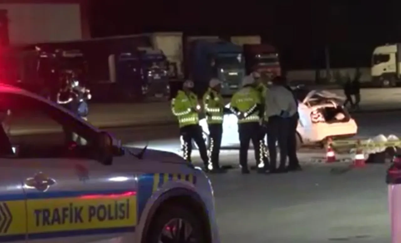 Ankara'da feci kaza! Taklalar halinde savruldu araçtan inen şoföre çarptı