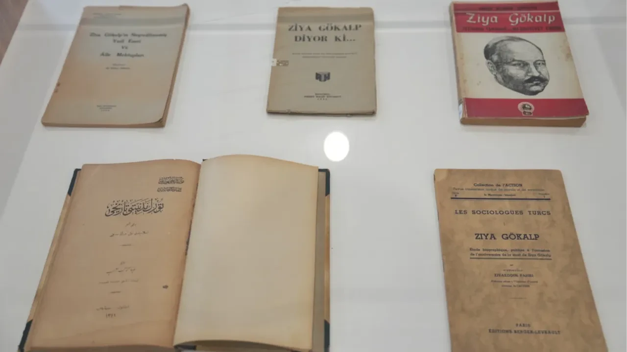 Bakan Ersoy: 'Türkleşmek, İslamlaşmak, Muasırlaşmak' eseri Türk dünyasıyla buluşuyor!
