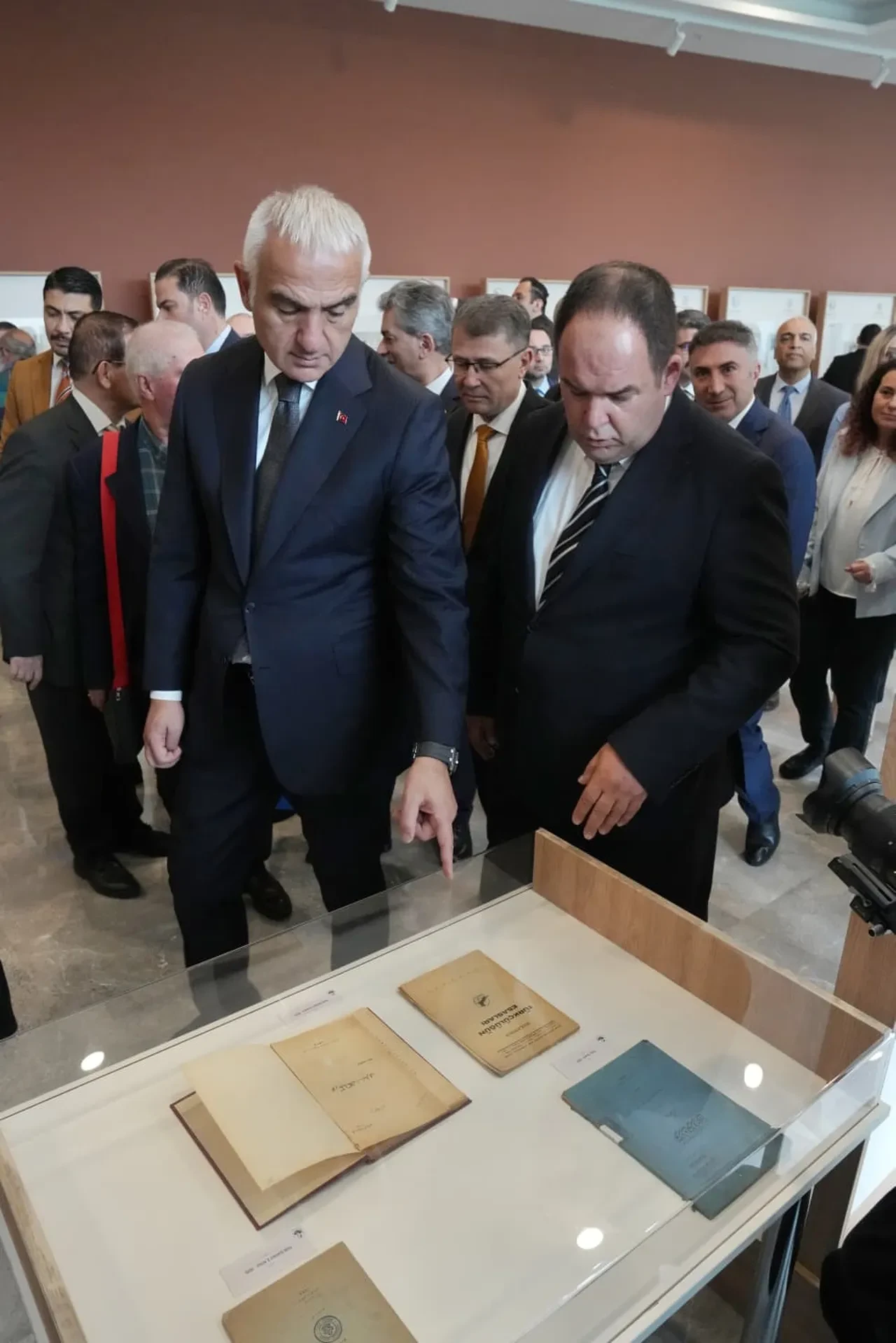 Bakan Ersoy: 'Türkleşmek, İslamlaşmak, Muasırlaşmak' eseri Türk dünyasıyla buluşuyor!