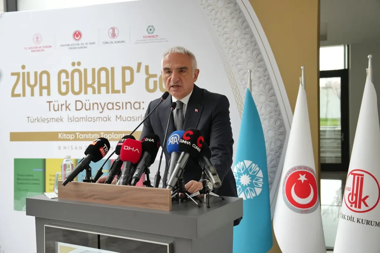 Bakan Ersoy: 'Türkleşmek, İslamlaşmak, Muasırlaşmak' eseri Türk dünyasıyla buluşuyor!