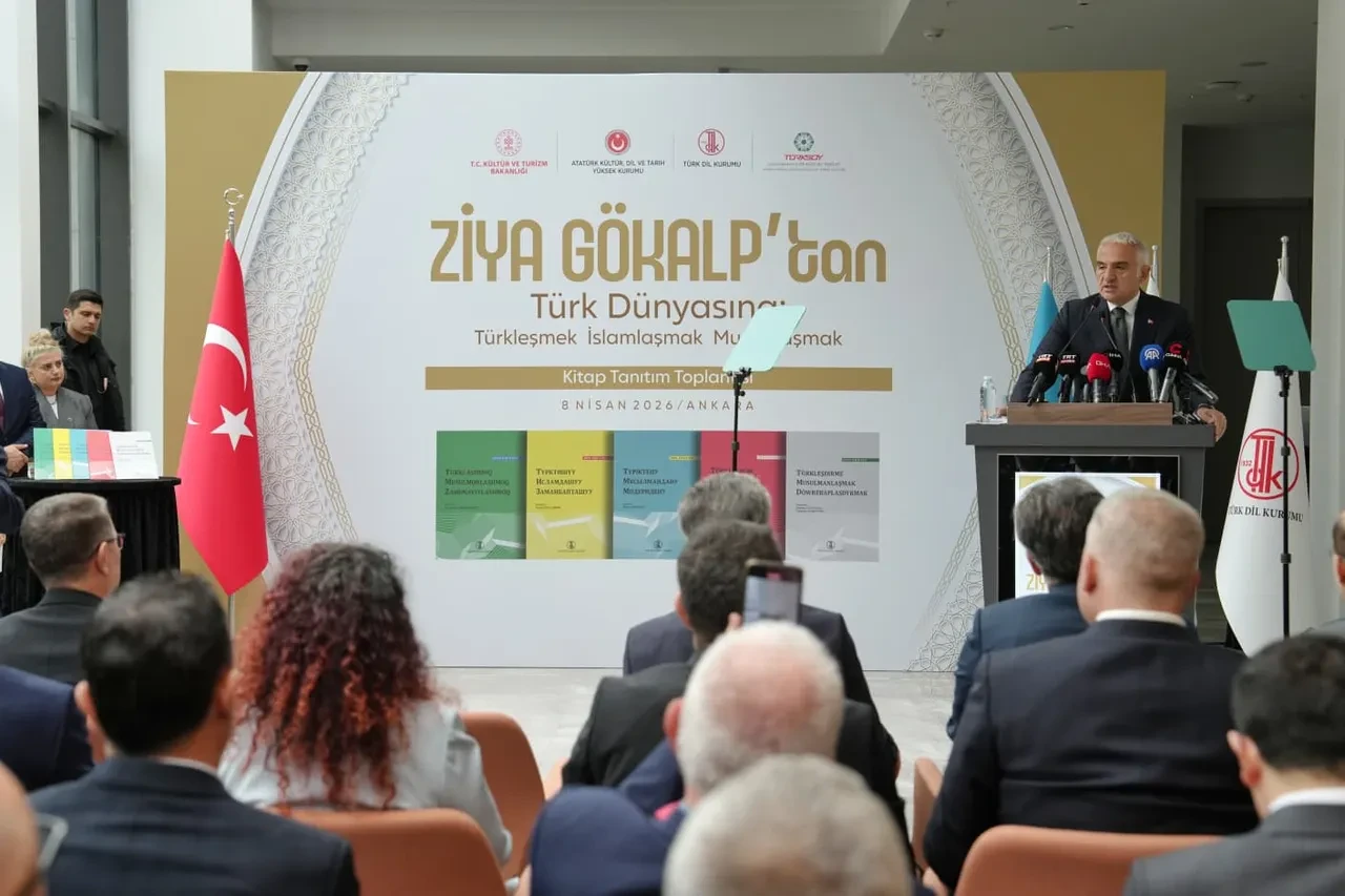 Bakan Ersoy: 'Türkleşmek, İslamlaşmak, Muasırlaşmak' eseri Türk dünyasıyla buluşuyor!