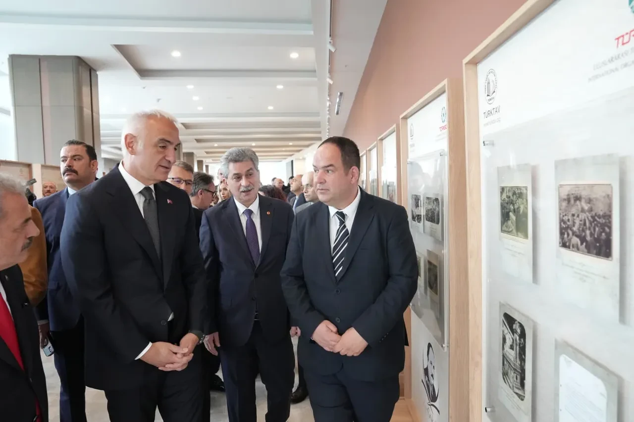 Bakan Ersoy: 'Türkleşmek, İslamlaşmak, Muasırlaşmak' eseri Türk dünyasıyla buluşuyor!