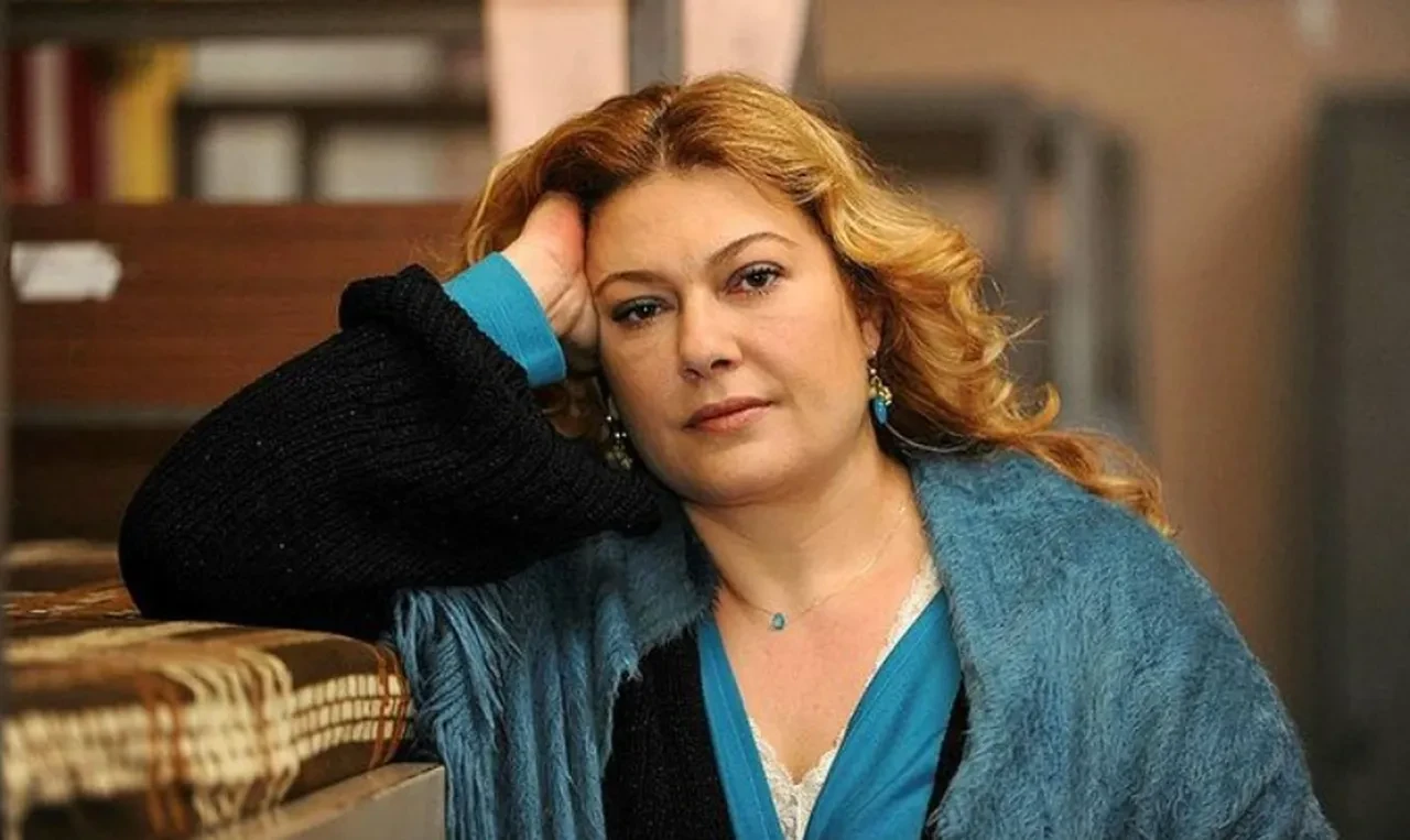 Eşref Rüya dizisinde Gülümser Aygün'ü oynayan Zeynep Eronat kimdir? Zeynep Eronat kaç yaşında, evli mi? Zeynep Eronat'ın oynadığı diziler