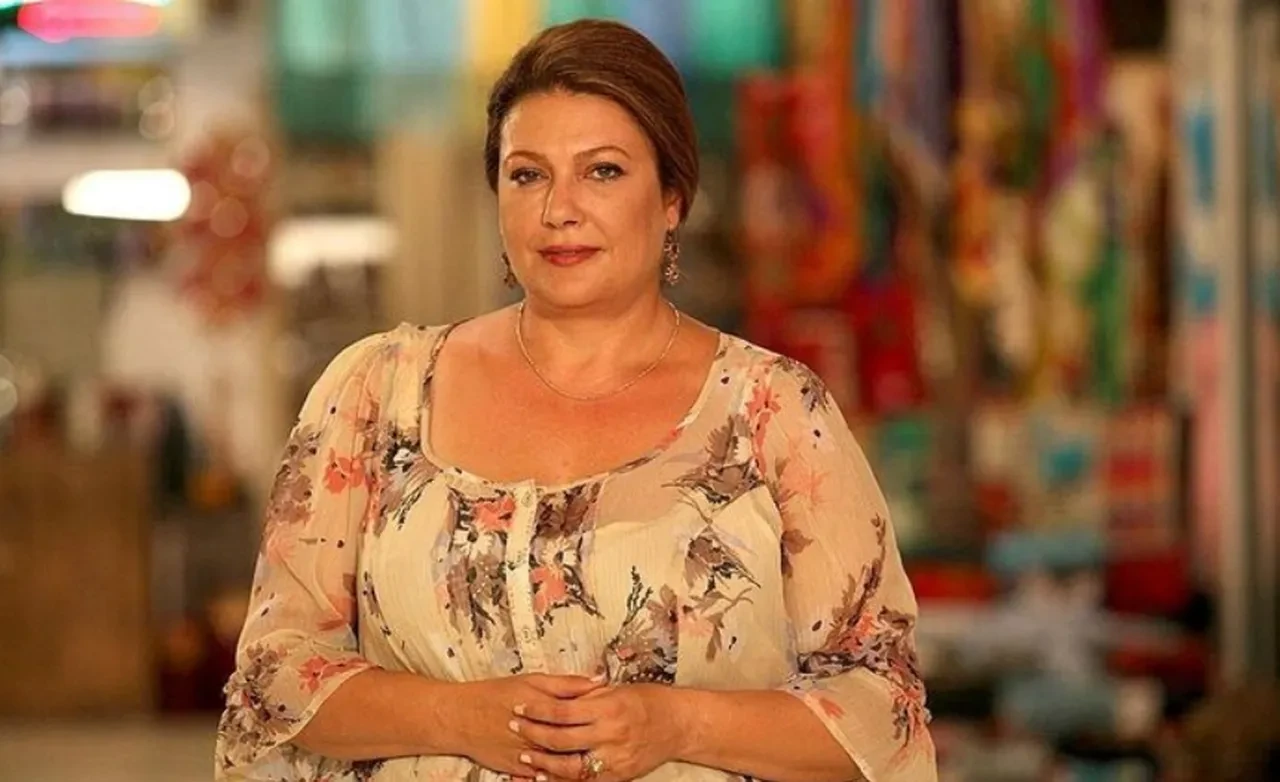 Eşref Rüya dizisinde Gülümser Aygün'ü oynayan Zeynep Eronat kimdir? Zeynep Eronat kaç yaşında, evli mi? Zeynep Eronat'ın oynadığı diziler