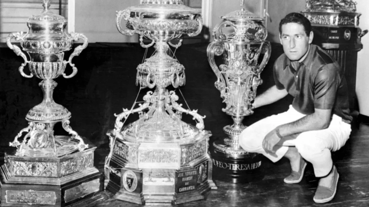 Futbol tarihinin en iyi kanat oyuncuları açıklandı: Messi ve Ronaldo podyum dışında kaldı!