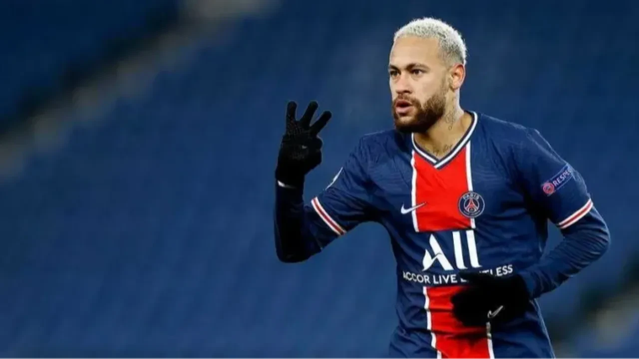 Futbol tarihinin en iyi kanat oyuncuları açıklandı: Messi ve Ronaldo podyum dışında kaldı!