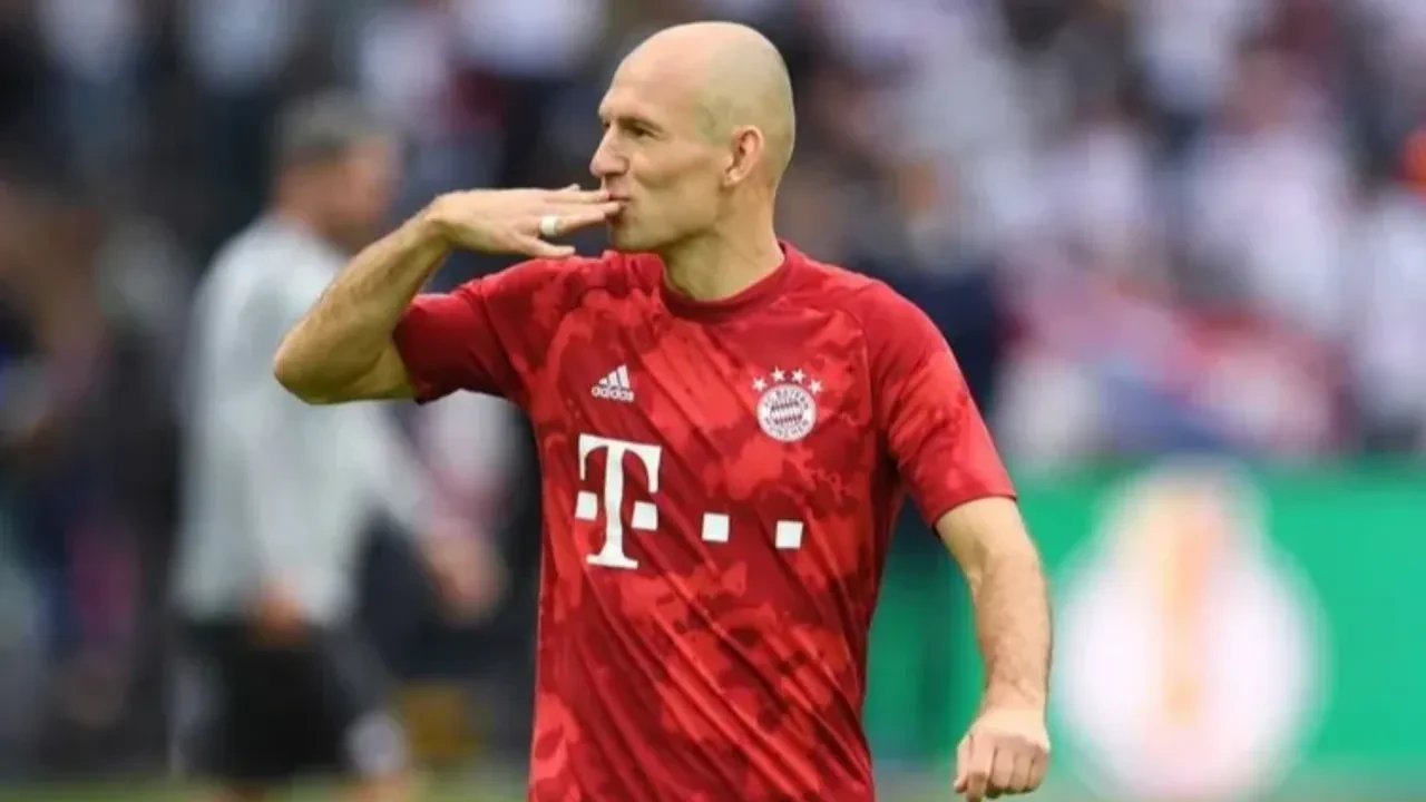 Futbol tarihinin en iyi kanat oyuncuları açıklandı: Messi ve Ronaldo podyum dışında kaldı!