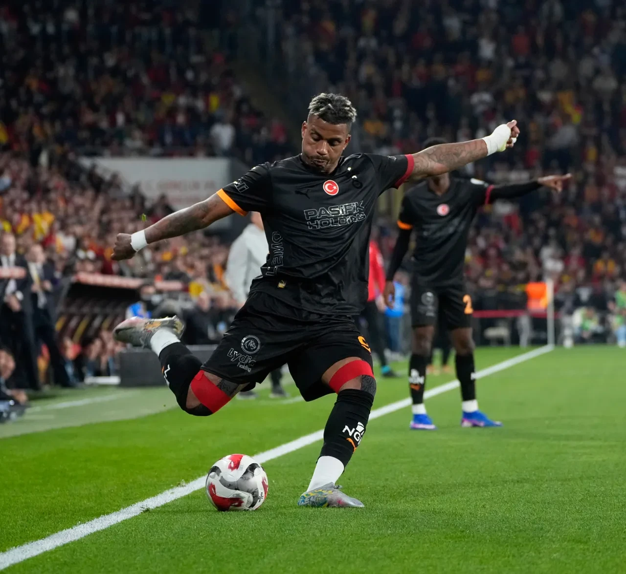 Galatasaray Göztepe deplasmanında kazandı: Süper Lig'in zirvesinde 4 puanlık fark!