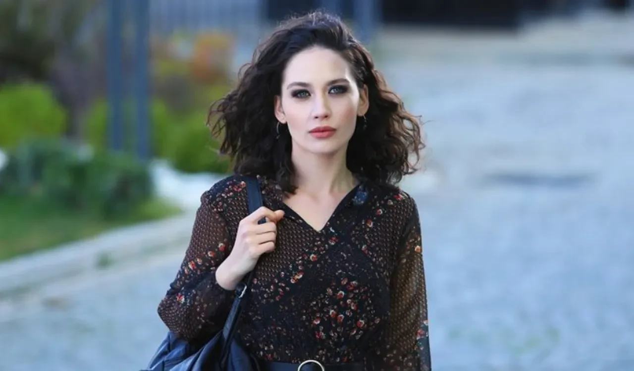 Halef Köklerin Çağrısı dizisinde şok ayrılık! Hicran'ı oynayan İlayda Çevik, Halef Köklerin Çağrısı dizine veda ediyor