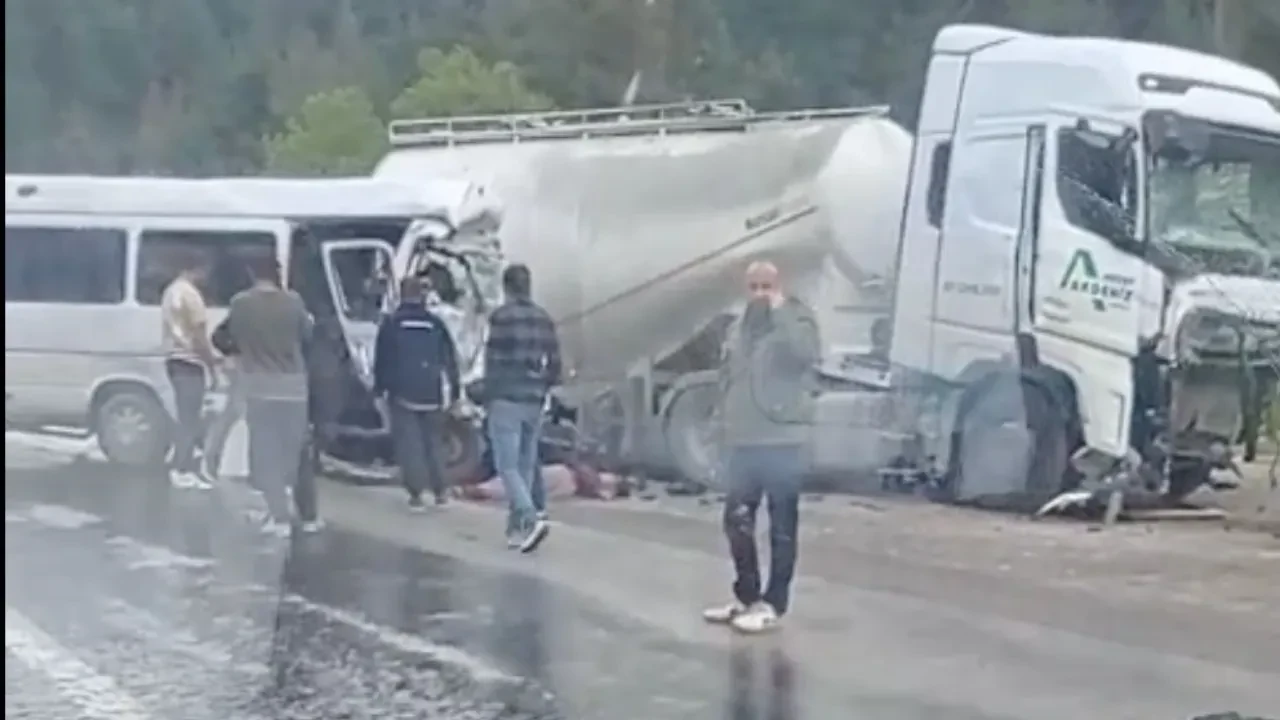 Isparta-Antalya karayolunda korkunç kaza! Çok sayıda ölü var