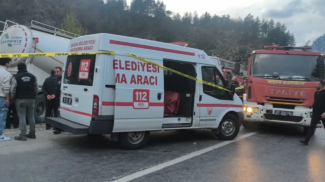 Isparta-Antalya karayolunda korkunç kaza! Çok sayıda ölü var