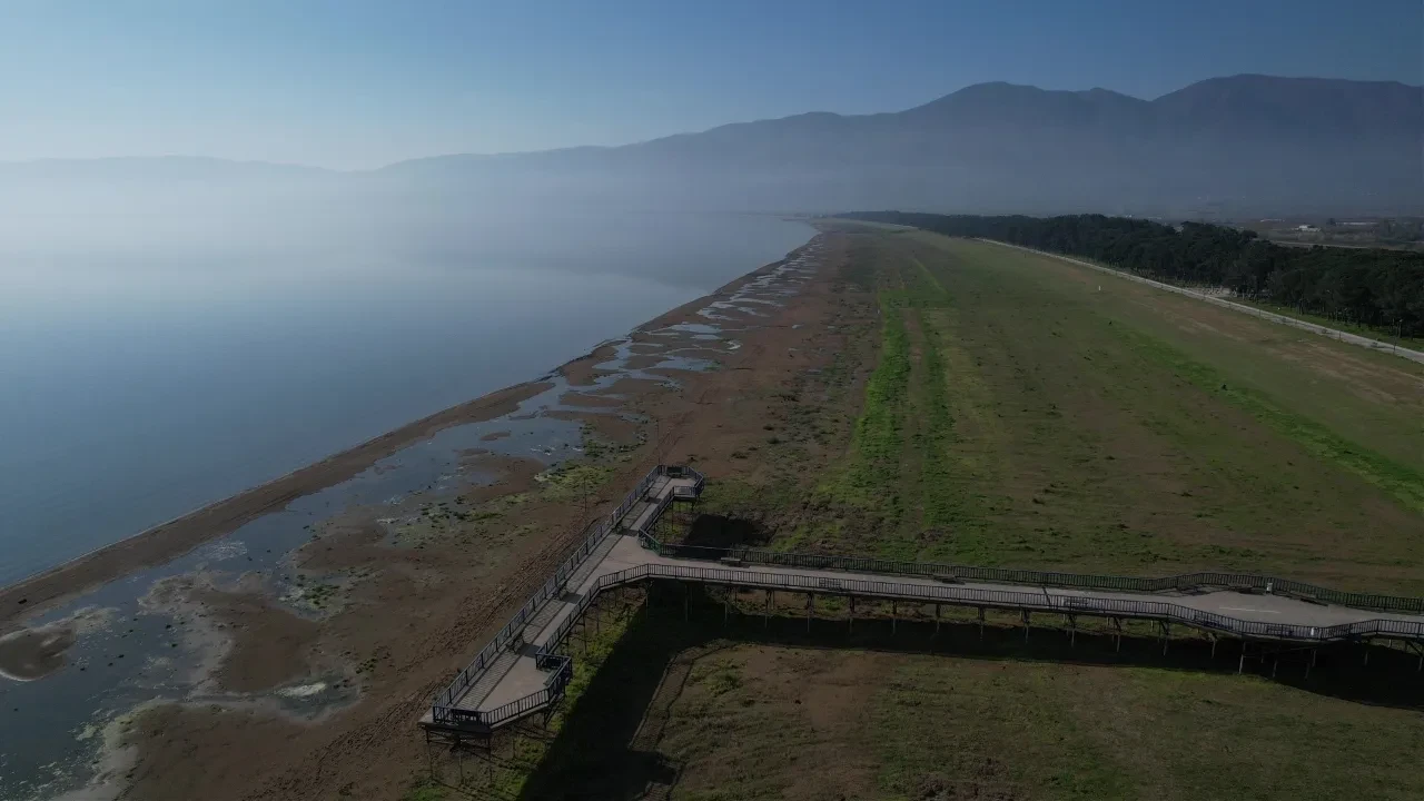 İznik Gölü'nde tedirgin eden görüntü! Sular 30 metre çekildi
