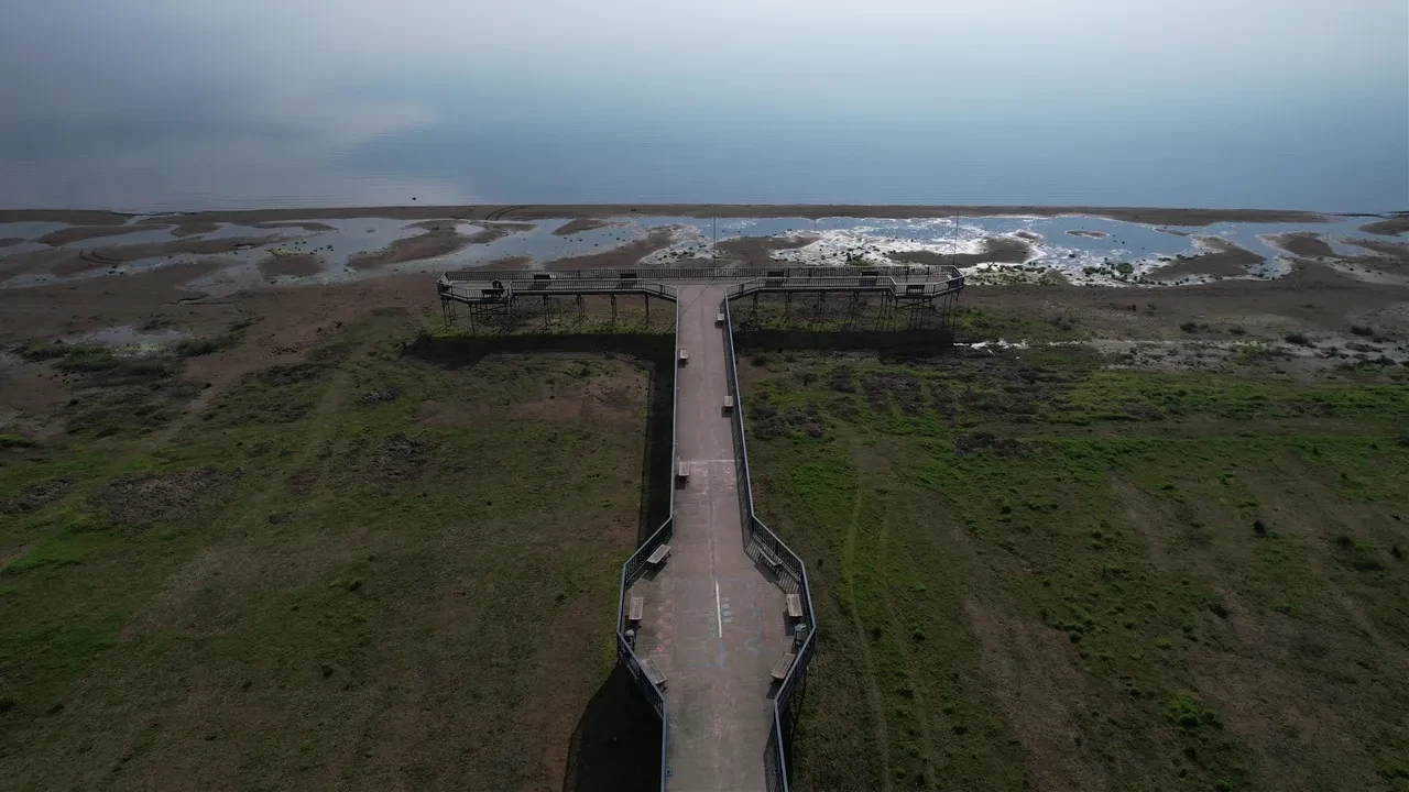 İznik Gölü'nde tedirgin eden görüntü! Sular 30 metre çekildi