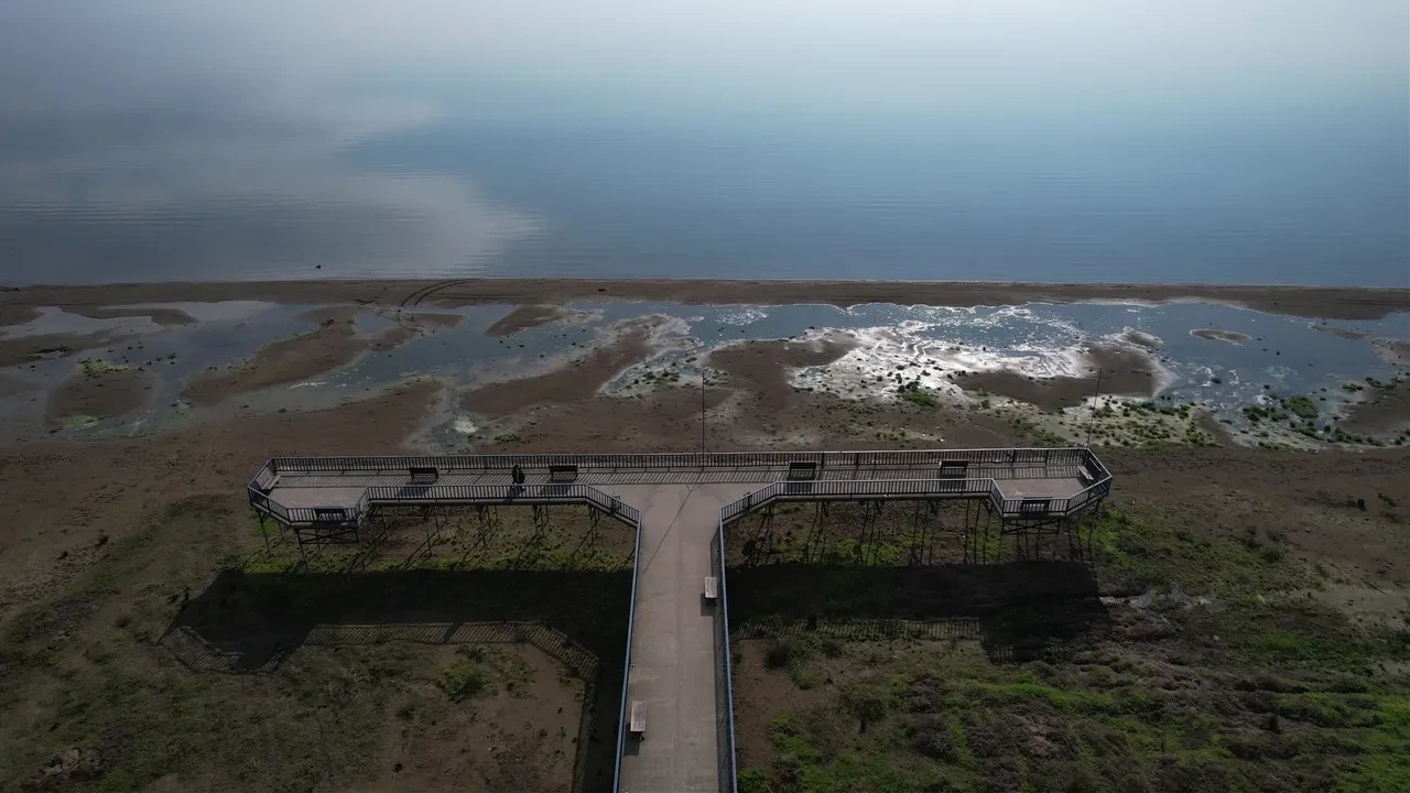 İznik Gölü'nde tedirgin eden görüntü! Sular 30 metre çekildi