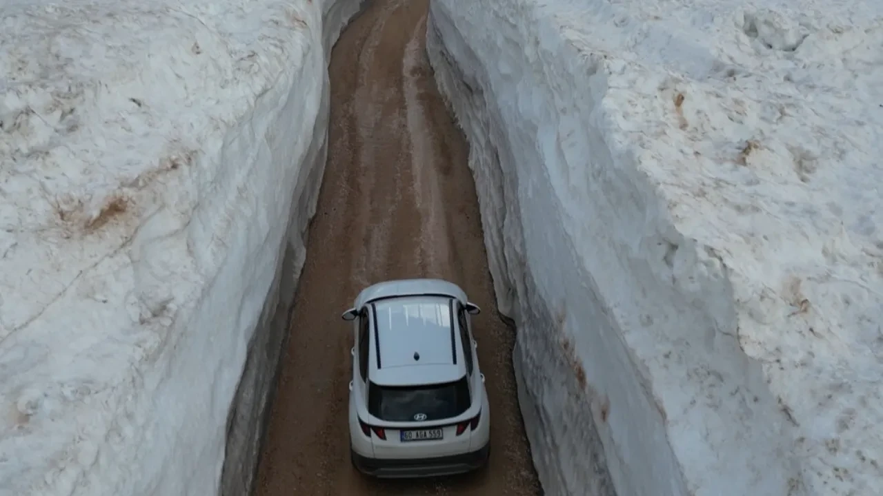 Kardan duvarlar şaşkına çevirdi: Kışın sert yüzü kamerada