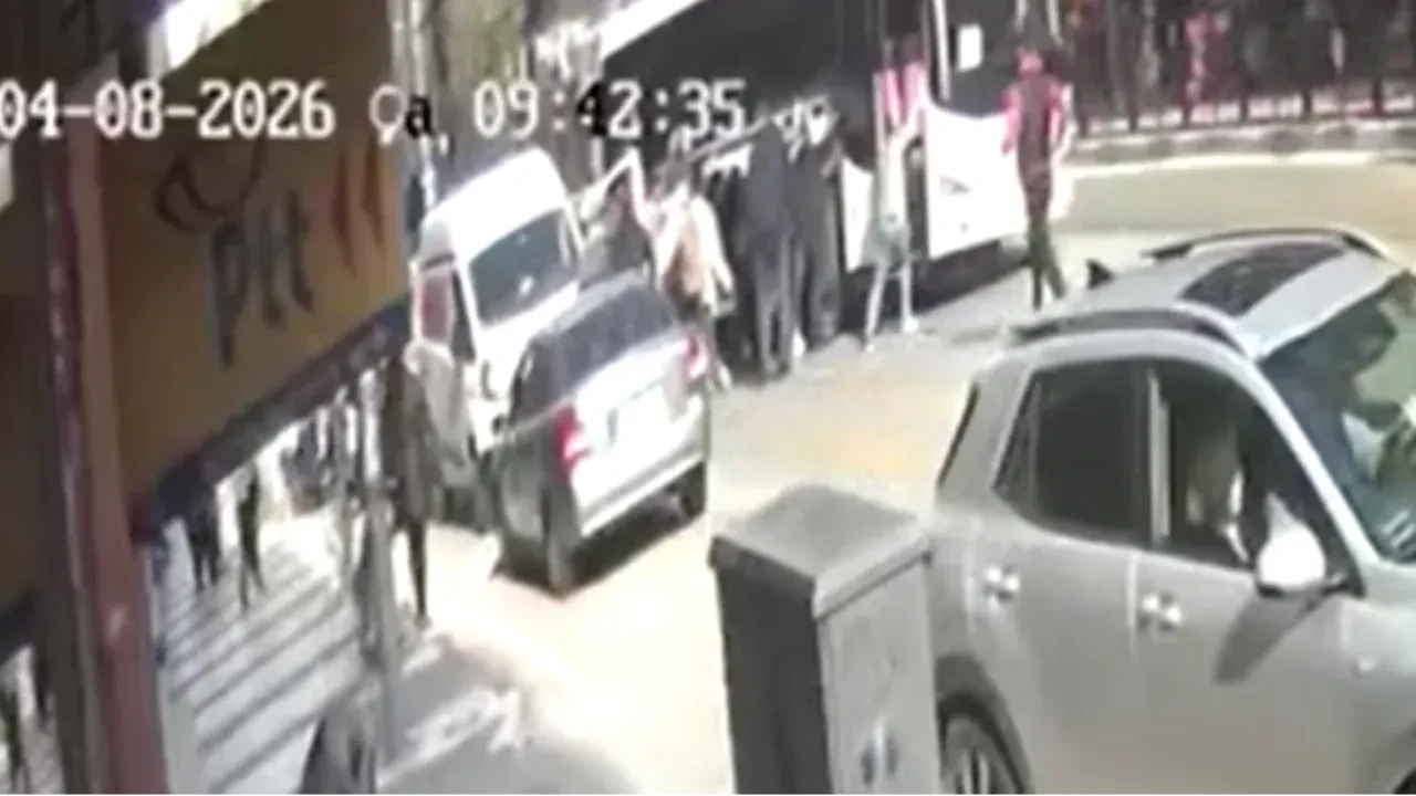 Kriko kaydı, tamir etmek istediği minibüsün altında kaldı