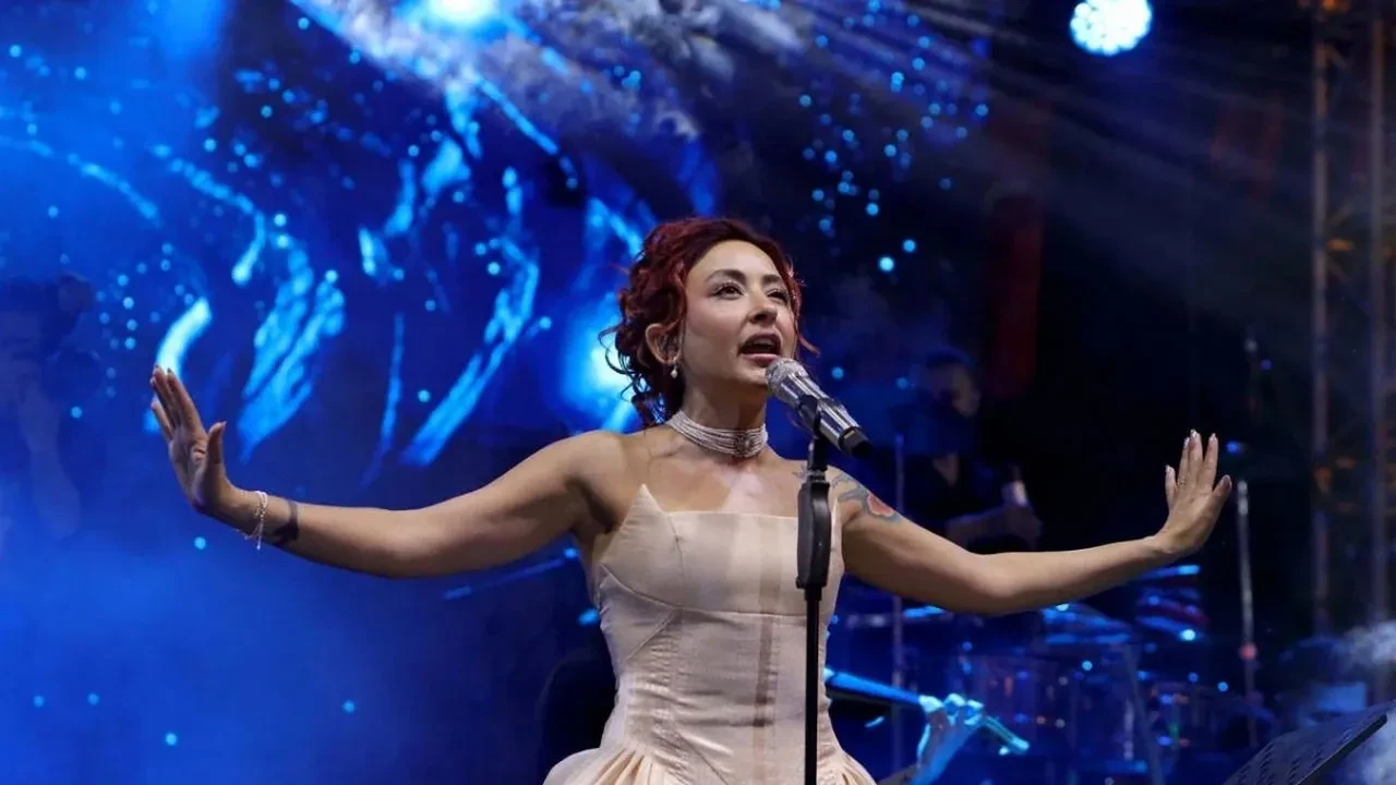 Melek Mosso’dan şaşırtan hamle! Yasaklı madde soruşturmasında gözaltına alınmıştı