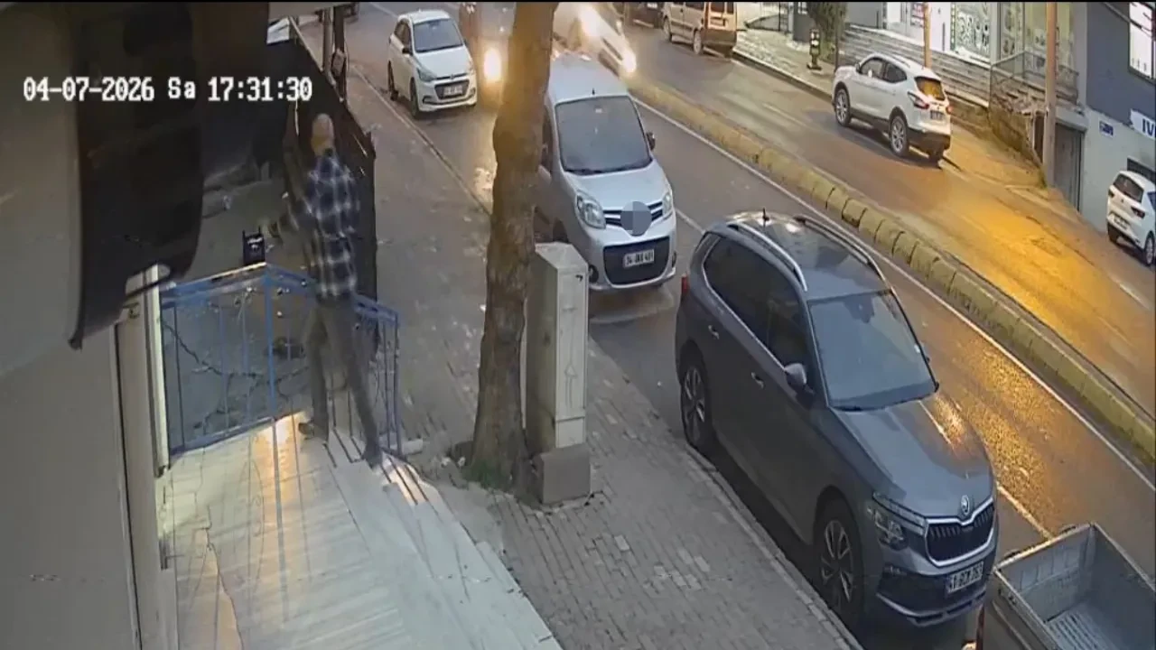 Önce 4 araca çarptı, sonra markete daldı! O anlar kamerada