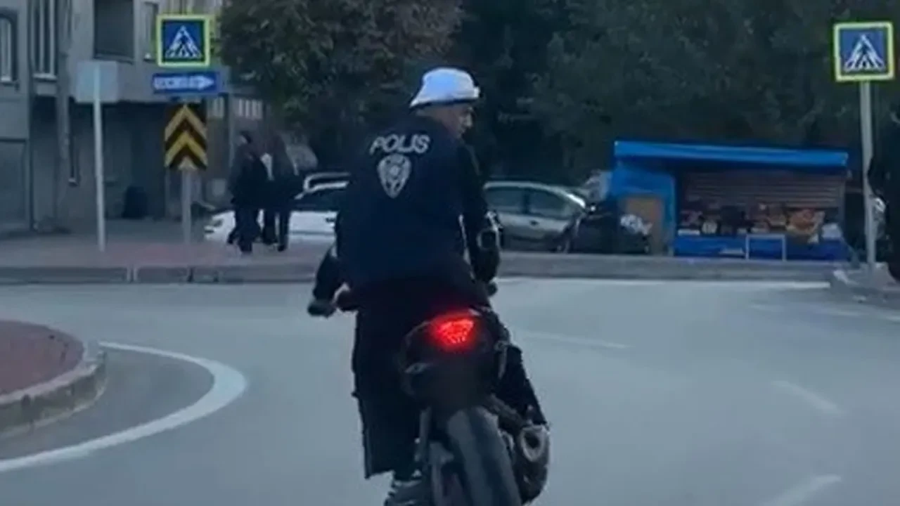 Polis yeleği giyip trafiği birbirine kattı! O anlar kamerada