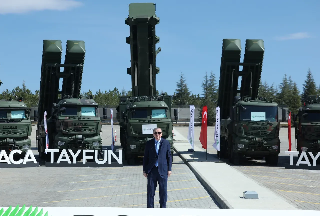 ROKETSAN töreninde ilk kez görüntülendi! TAYFUN füzesinin yanındaki dev menziliyle ezber bozacak