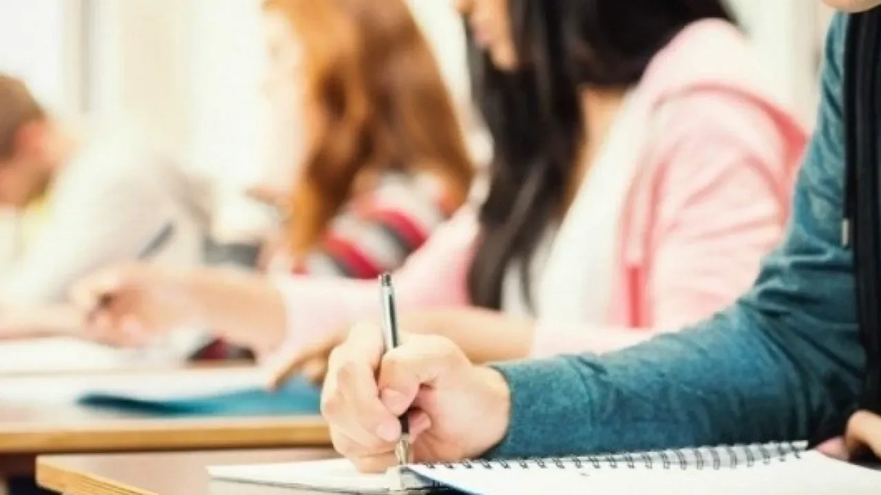 Sınavlarda bağlam temelli soru dönemi başlıyor! MEB'den büyük adım: Artık bilginin günlük hayatta nasıl kullanılacağına bakılacak