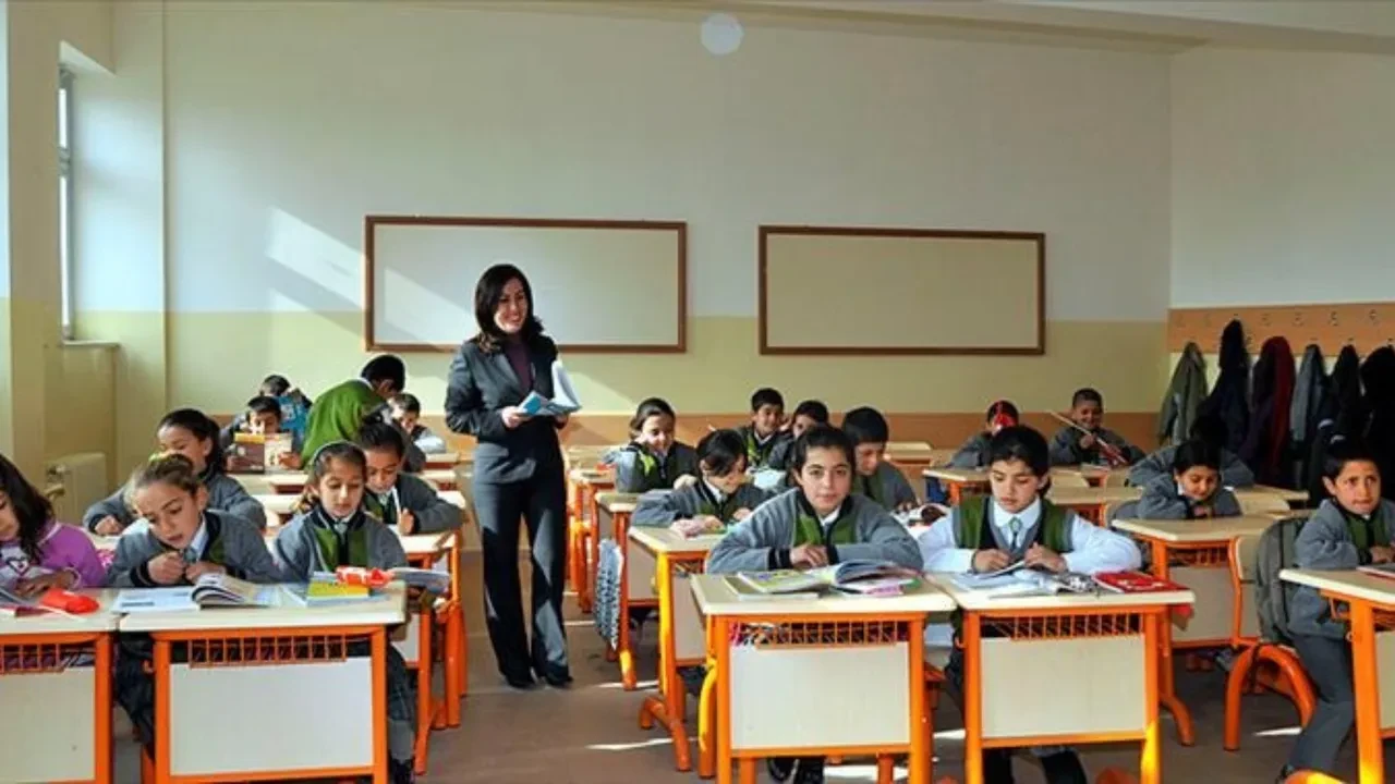 Sınavlarda bağlam temelli soru dönemi başlıyor! MEB'den büyük adım: Artık bilginin günlük hayatta nasıl kullanılacağına bakılacak