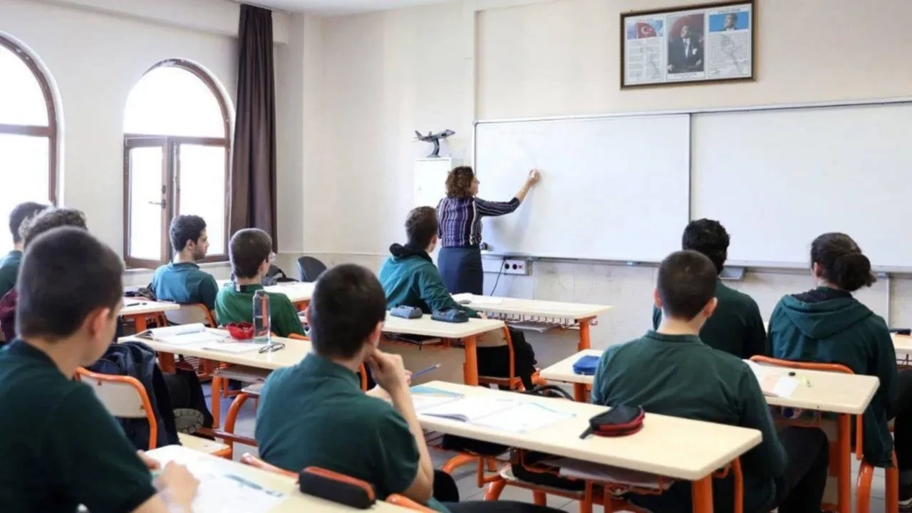 Sınavlarda bağlam temelli soru dönemi başlıyor! MEB'den büyük adım: Artık bilginin günlük hayatta nasıl kullanılacağına bakılacak