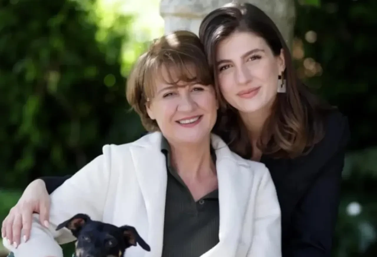 Taşacak Bu Deniz'de Savcı Feride'nin annesi Yeraltı'ndan çıktı! Hülya Gülşen ile Naz Çağla Irmak'ın anne kız olduğu ortaya çıktı!